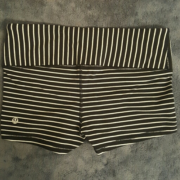 Lululemon Parallel stripe 6 boogie shorts