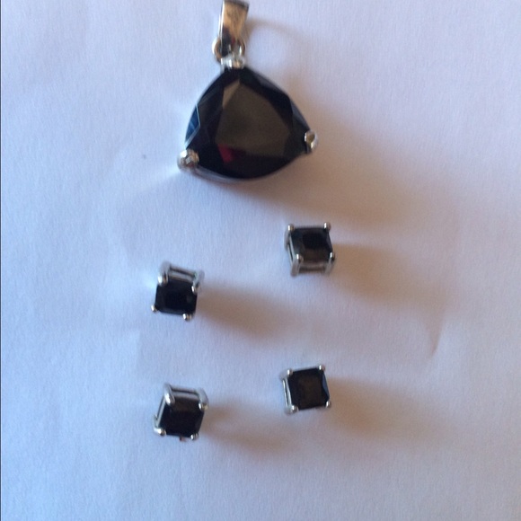 Black gem pendant and earrings set
