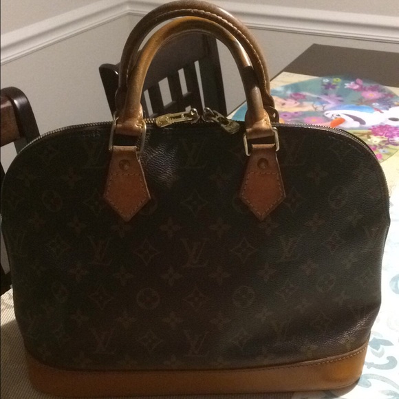 😭 SOLD! LV Alma PM