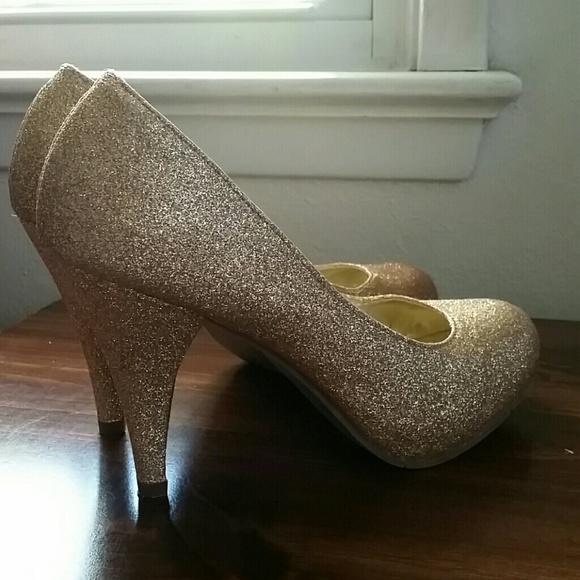 Heels - Picture 4 of 4