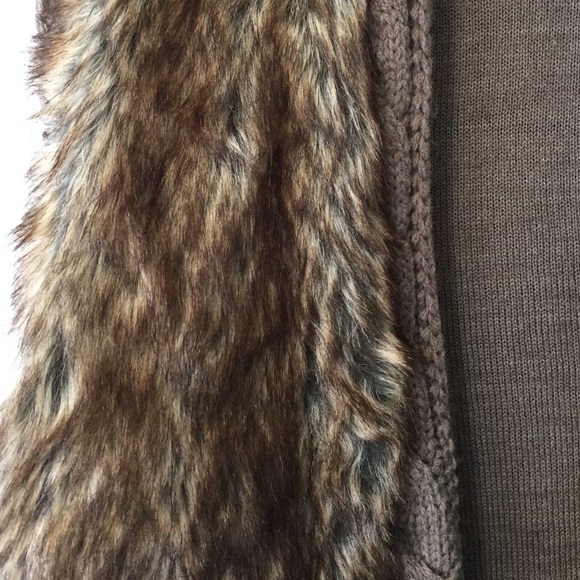 Furry vest - Picture 3 of 3