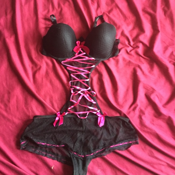 Adorable pink and black lingering