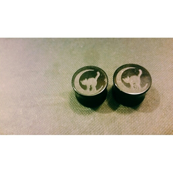 Cat on the moon plugs gauges