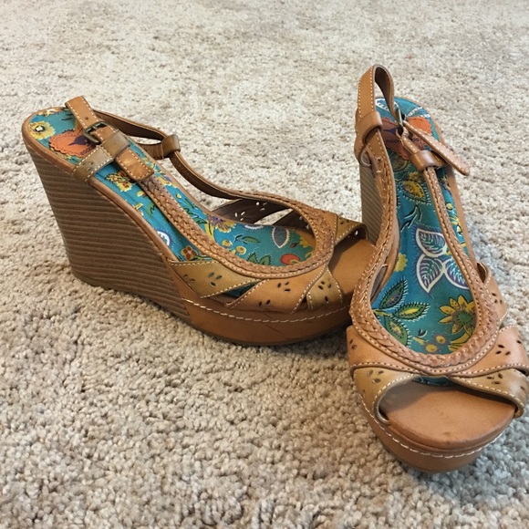 Rocketdog tan wedges