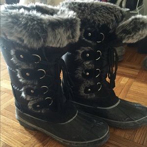 Black Furry Winter Boots!
