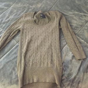Gray knit pull over sweater