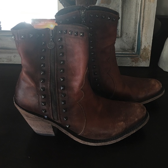 Ankle boots , cowboy boots