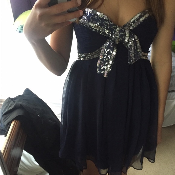 Navy blue prom/homecoming dress - Picture 1 of 4