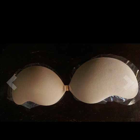 Backless Adhesive Bras. - Picture 4 of 4