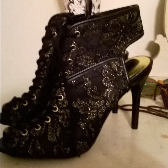 Shoes - Cosmopolitan heels