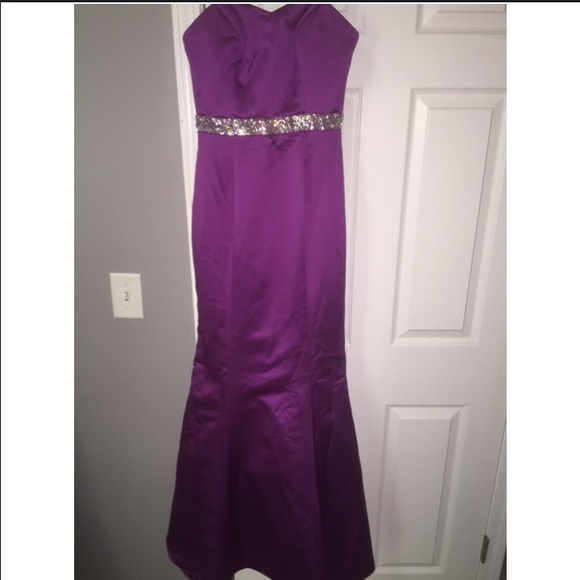 Beautiful Da Vince formal mermaid gown! - Picture 3 of 5