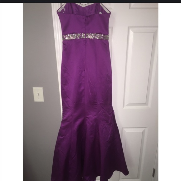 Beautiful Da Vince formal mermaid gown! - Picture 4 of 5