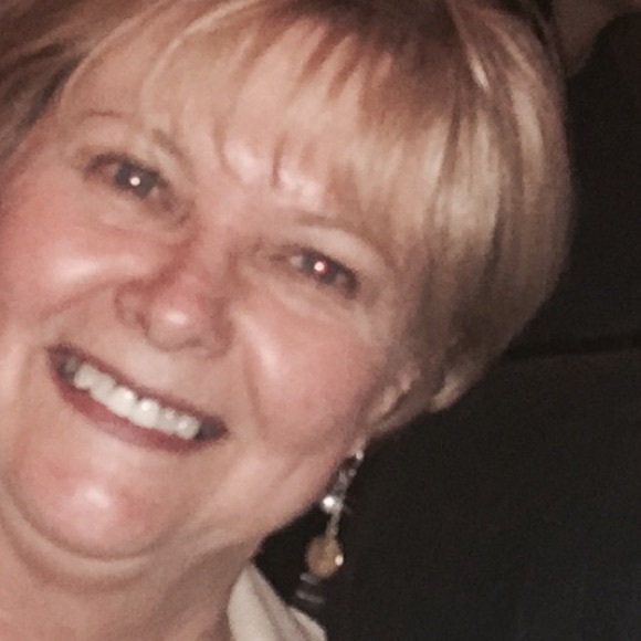 Meet your Posher, Vickie - Picture 1 of 1