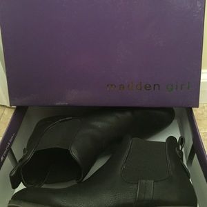 • 💰TAKING OFFERS NOW💰 • Madden Girl Boots