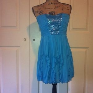 Strapless formal dress