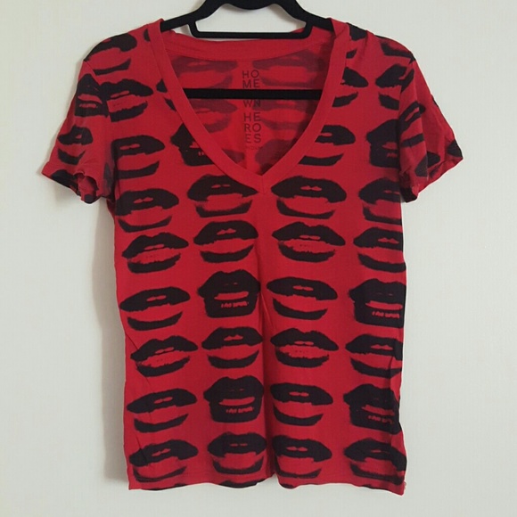 Red lips print tee