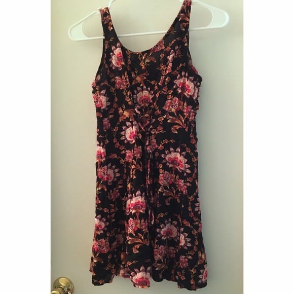 Bohemian Floral Dress - Picture 2 of 4