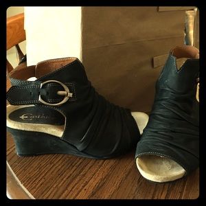 Earthies High wedge sandal