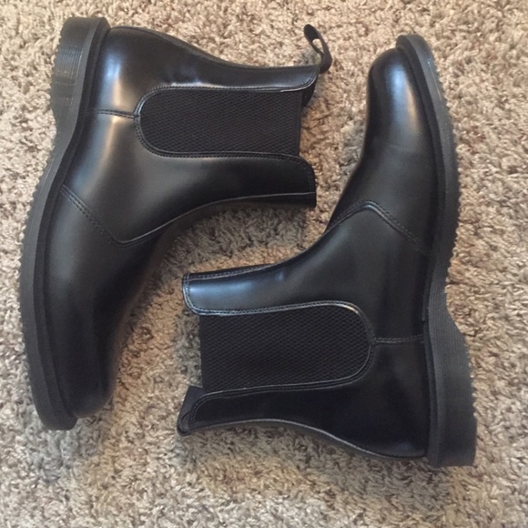 flora smooth doc martens