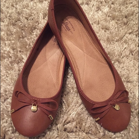 Bass @ Co Brown Leather Flats