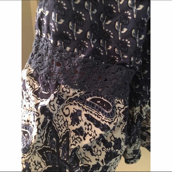 Bohemian Bell-Sleeve Top - Picture 3 of 4