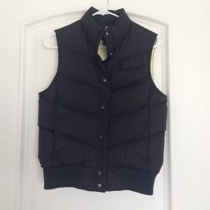 GAP black puffy vest
