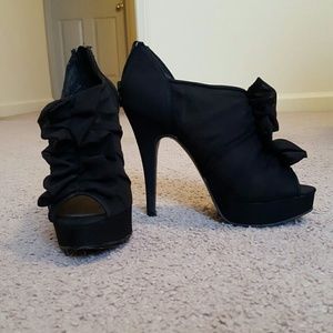 Black Ruffle 5.5 inch Heels