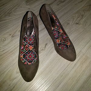 Madden Girl propose chocolate suede pumps size 7.5