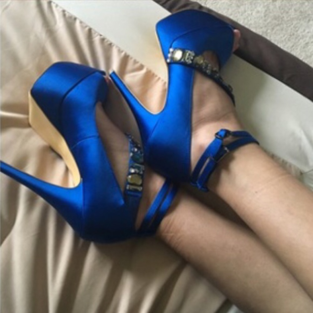 💎Halston Heels💙 - Picture 4 of 6