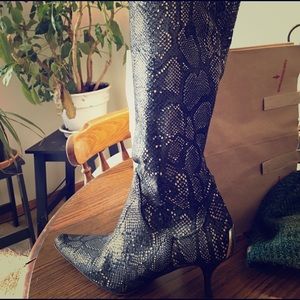 Donald J Pliner Pointed pumps/ heels made in Italy