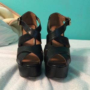 Super cute black alligator/snake skin high heels