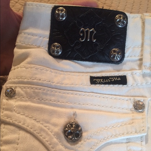 Hot rhinestone Miss Me white jeans sz 25 boot cut