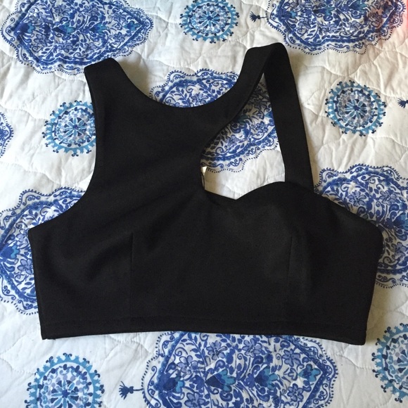 ‼️NWT‼ ️Black cut out crop top