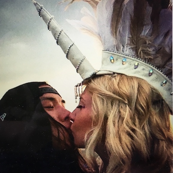 Unicorn Mohawk Headdress - Picture 2 of 3