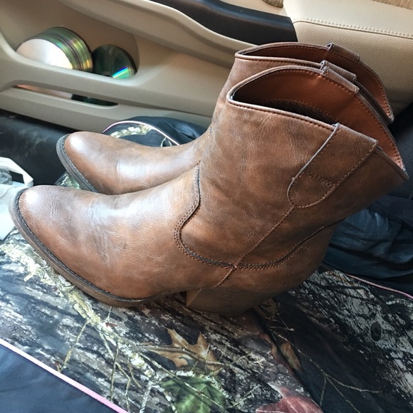 Women's size 10 Madden Girl ankle boots