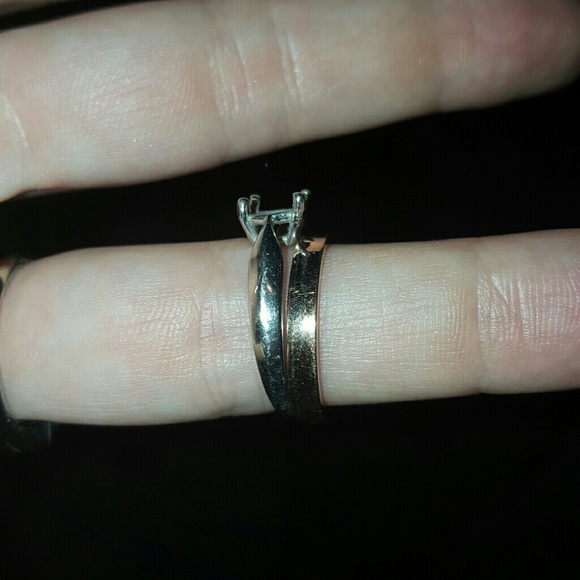 **SOLD** 14k Wht Gold Semi-Mount Solitaire Setting - Picture 4 of 4