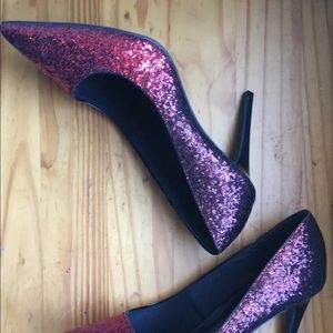Red ombre pointed toe heels | size 10
