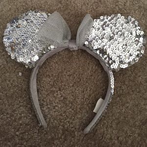 Minnie Mouse ears