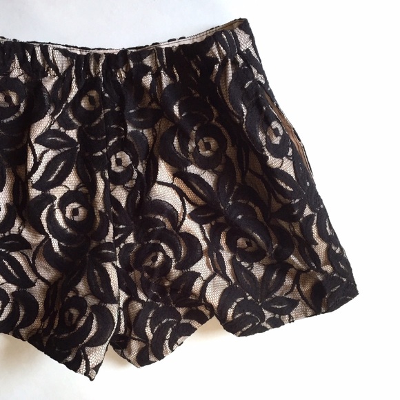 Viv Diamond Hi Waist Shorts Black/Cream - Picture 3 of 4