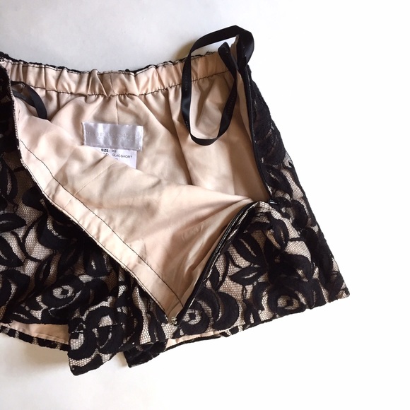 Viv Diamond Hi Waist Shorts Black/Cream - Picture 2 of 4