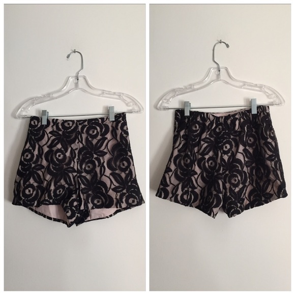 Viv Diamond Hi Waist Shorts Black/Cream - Picture 4 of 4