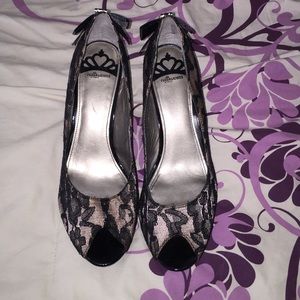 BLACK & TAN HEELS (LIKE NEW)