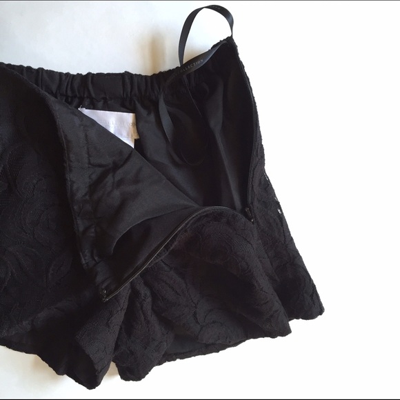 Vivian Diamond Lace Black Shorts - Picture 2 of 4