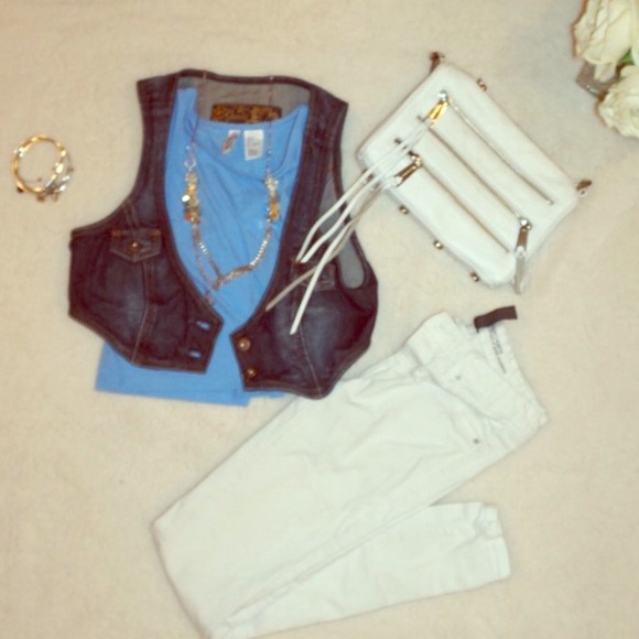 +free gift. Guess trendy stretch Jean vest top szM