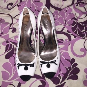 BLACK AND WHITE HEELS (NEVER WORN)