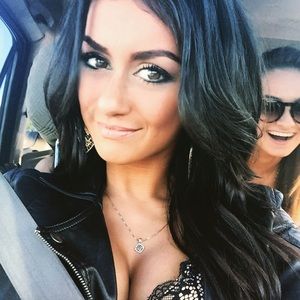 Meet your Posher, Melanie