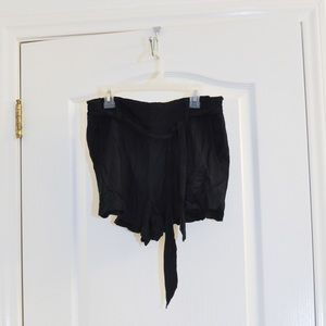 paper bag waist ban flowy shorts with tie