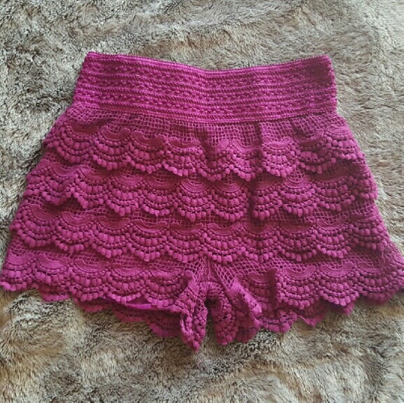 CROCHET SHORTS (NWOT)