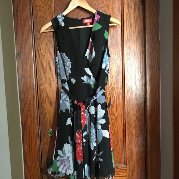 V-neck no sleeve midi floral dress