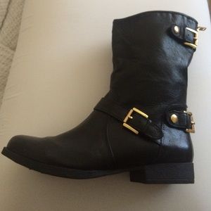 Steve Madden black leather boots !
